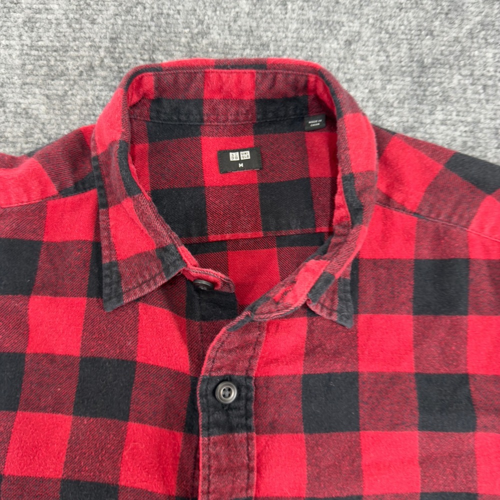 Uniqlo Buffalo Check Flannel Button Down Shirt Red Black Size M